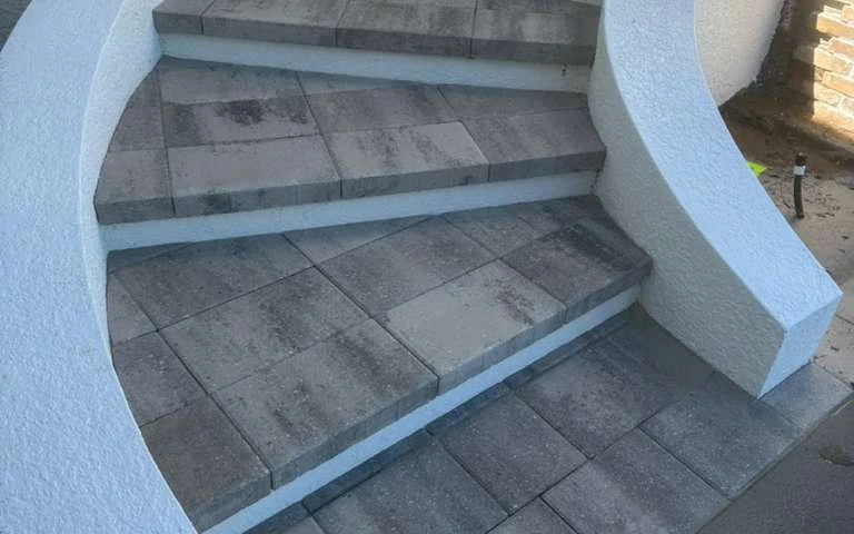 Paver patio and outdoor living area in Central Florida